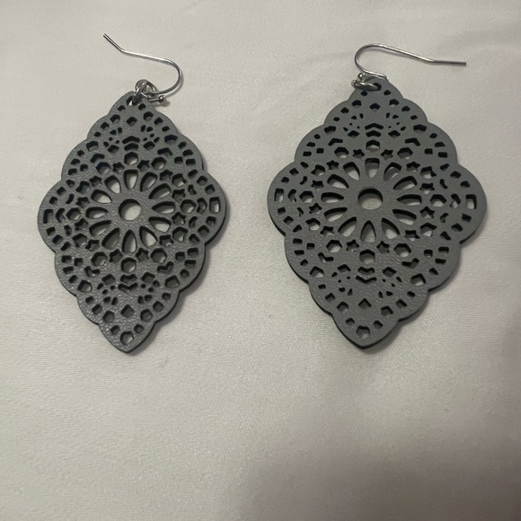 Elegant Gray Filigree Earrings - Picture 1 of 1